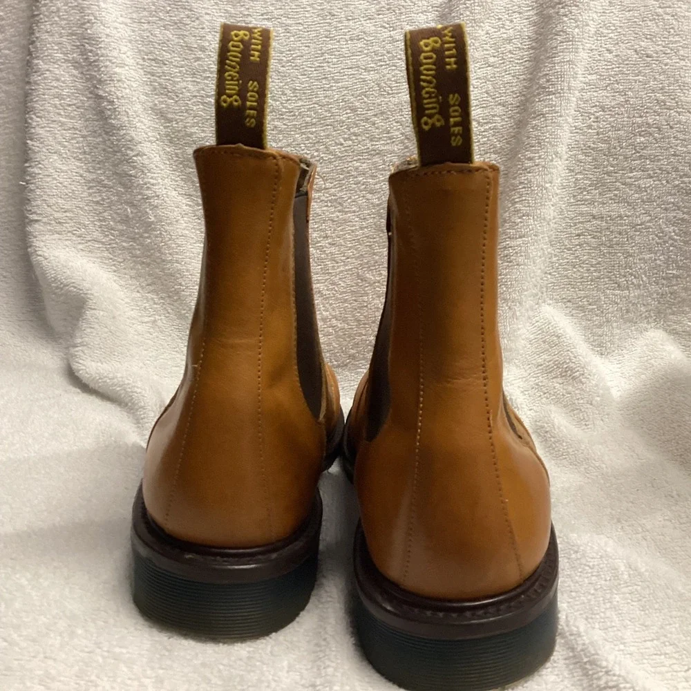 Dr. Martens Mens Tan Leather Chelsea Boots AirWair Bouncing Soles Ankle Boots